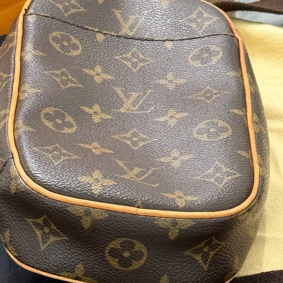 Authentic Louis Vuitton belt bum bag. Great condition monogram - Picture 3 of 11